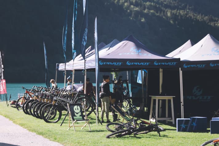 Morgendliches Enduro-Buffet beim BIKE Women Camp.