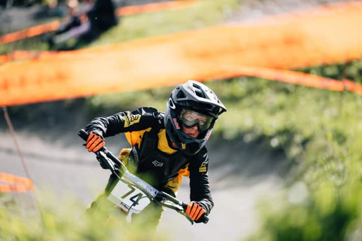 Tunnelblick: Für diesen Nachwuchsracer gibt es nur die nächsten drei Meter vorm Vorderreifen – sonst nichts in der Welt.