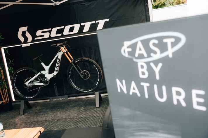 Dickes Ding: Das brandneue Scott Gambler. Und nein – das neue Gambler ist kein Hardtail: Der Dämpfer ist clever im Rahmeninneren versteckt.