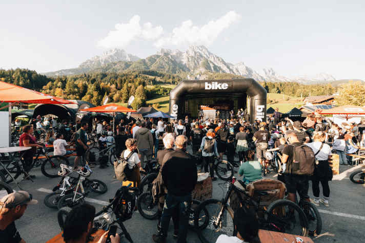 Siegerehrung während des BIKE Festivals in Leogang im Oktober 2026: “Wer sich als Fünfjähriger vor Publikum auf einen Downhill-Kurs traut – der ist für mich ein Gewinner, egal wo er landet.”