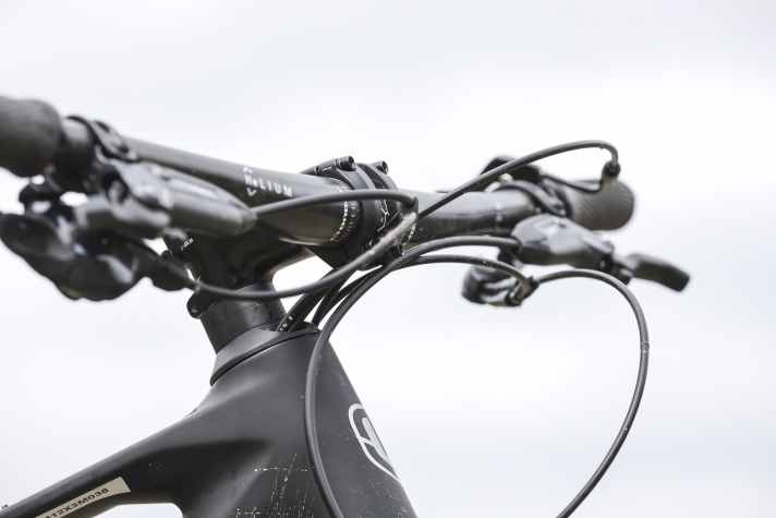 Without radio electronics, the front of the Mondraker F-Podium RR is a tangle of cables. With a GPS mount and start number, it gets pretty crowded.