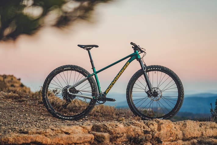 With 120 millimetres of travel and modern geometry, the new Mondraker Chrono DC should cut a fine figure in any terrain.