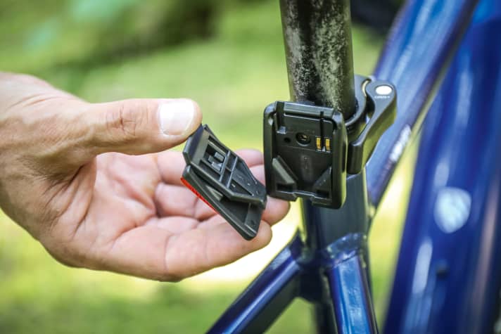 MonkeyLink: Hercules has fitted the Nos 1.1 with a MonkeyLink at the front and rear. Only reflectors are fitted as standard. However, rear and front lights can be attached with a click. The power then comes from the main battery.