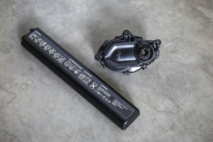 The battery remains as before. 320 watt hours, permanently installed in the frame. The energy source itself weighs 1820 grams.