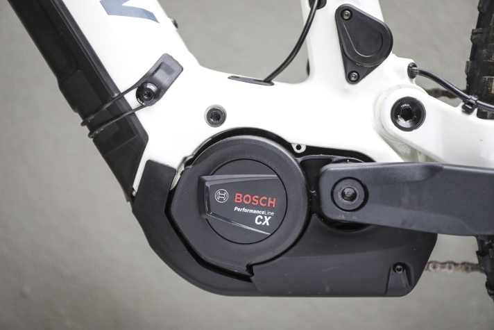 Mit 2,9 Kilo ist der Bosch Performance CX kein Leichtgewicht. Der Unterschied zu den leichtesten E-Bike-Motoren der gleichen Klasse ist aber überschaubar.