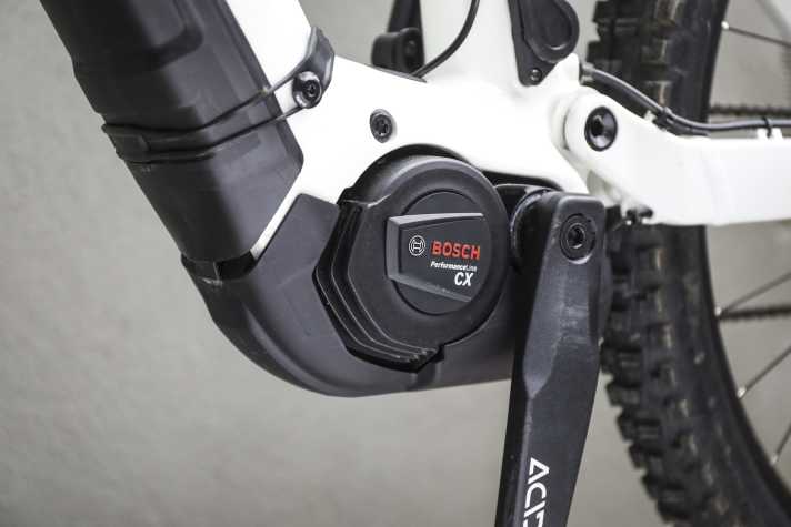 At 2.9 kilos, the Bosch Performance CX is no lightweight. However, the difference to the lightest e-bike motors in the same class is manageable.