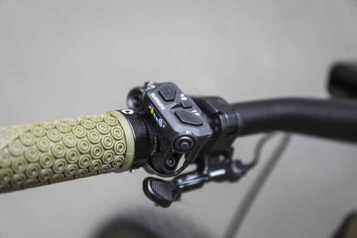 Dazu passt der Remote-Hebel SW-EN600 mit LED-Anzeige, der auch standalone ohne Display funktioniert. Die Ergonomie ist nicht so gut wie beim klassischen 800er-Drücker.