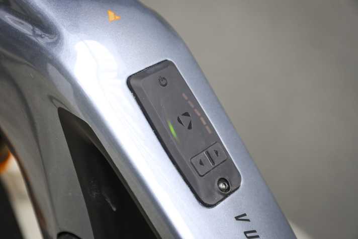 The simple Master Node LED is currently only fitted to the Bulls Vuca Evo. Readability is not optimal in sunlight.