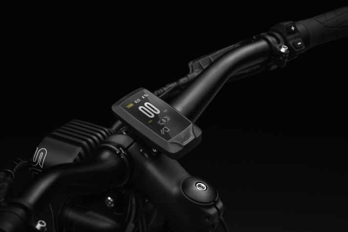 Specialized Aluminiumlenker mit 15 Grad Kröpfung und 46 Millimeter Rise sowie Ergon GA30 Griffen