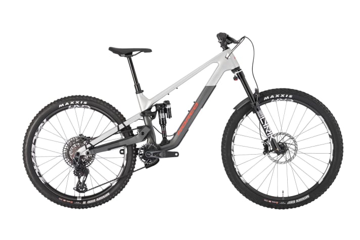In addition to the 29" version, some models can also be ordered as a mullet with 27.5" rear and 29" front tyres.