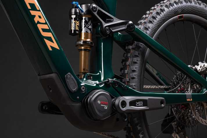 California meets Swabia! Santa Cruz is installing a Bosch motor for the first time.