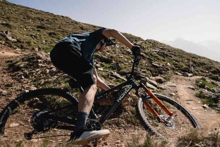 The G.O.A.T. und Team-Manager von Norco Greg Minaar beim Fotoshooting.