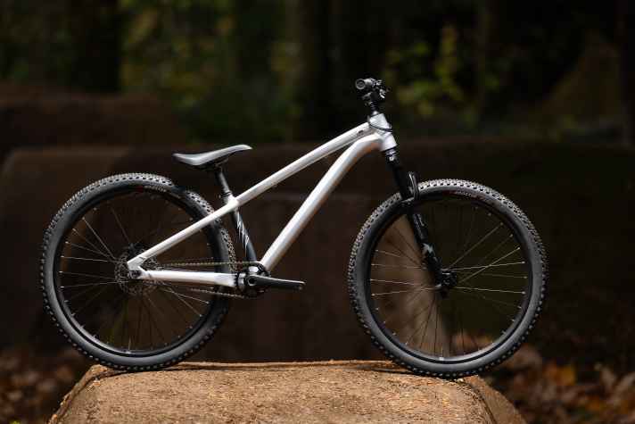 Das Giant STP 26 ist ein waschechter Spezialist für Pumptracks, Dirtjumps und Street-Tricks. Dafür muss ein Gang reichen. Kostenpunkt: 1699 Euro.