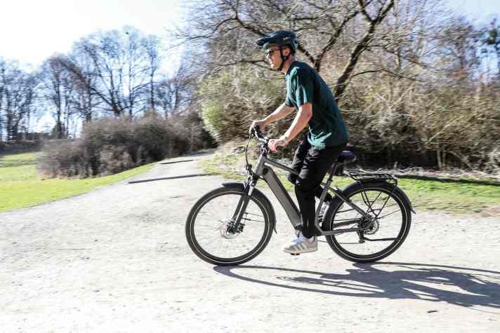 Uncomplicated to ride and easy to steer. The Kalkhoff scores a lot of points in practice.