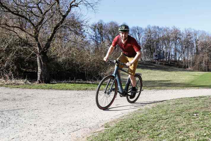 Modern e-bikes are long-lasting. Even light e-bikes such as our test candidate from Centurion can manage tours of up to 80 kilometres with 400 watt hours.
