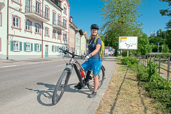 Start of the stage: The Challenge entourage set off from Bad Tölz with full batteries.