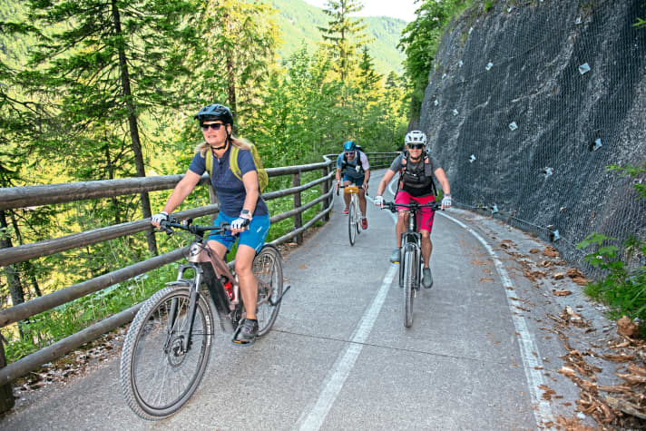 Wegen Defektes musste Timo kurzfristig auf das Schindelhauer Singlespeed wechseln – bei 14 Prozent Steigung hängten die Damen ihn schlicht ab.
