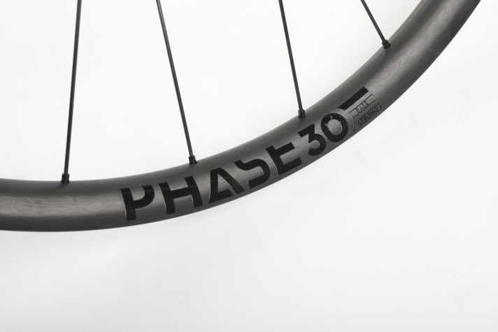Phase Light Vonoa are the lightest wheels from Newmen and feature carbon spokes.