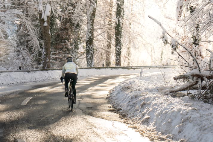 BIKE-Redakteurin Sandra Schuberth weiß, wo man auch bei Schnee gut Radfahren kann.
