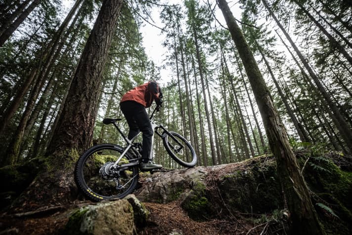 The up to 78 degree steep seat angle should give the Norco Fluid VLT good climbing characteristics. The seat angle becomes steeper with increasing frame size.