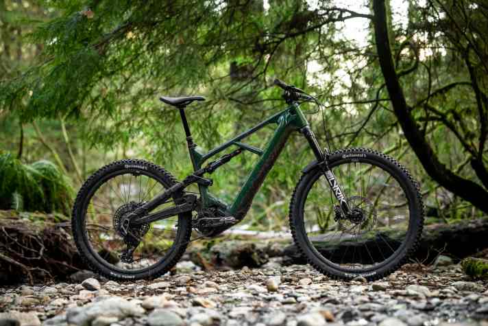 Das All Mountain Sight VLT C1 kommt mit 160/150 Millimetern Federweg und soll exorbitante 13 999 Dollar kosten.