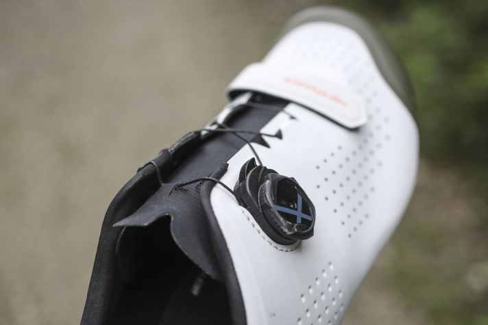 Northwave setzt schon immer auf einen eigenen Drehverschluss. Dessen Handling ist etwas umständlich