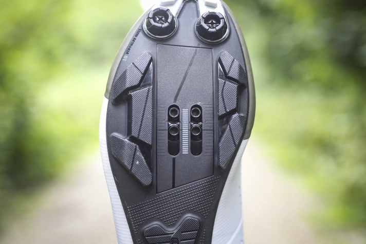 Une semelle en carbone sur une chaussure à 170 euros ? C'est une rareté. La Razer n'est pourtant pas excessivement rigide