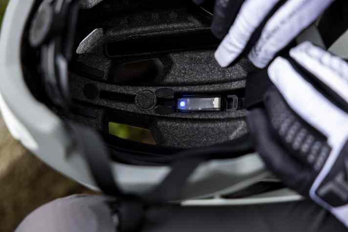In the new Trailfinder Evo helmet, the small Quin sensor is smartly integrated into the helmet shell