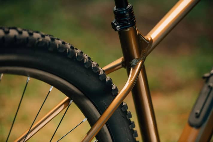 Gerade Linien, kurzes Sitzrohr - das Rahmendesign des neuen Orbea Laufey 2023 ist aufgeräumter und cleaner, als beim Vorgänger. Jetzt können Telestützen mit mehr Hub verbaut werden.