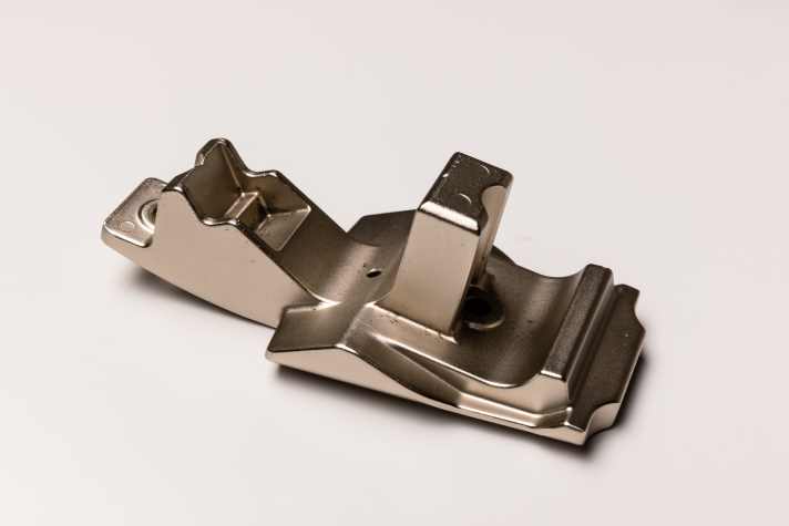 Bis zu 600 Gramm Gewichte können zusätzlich im Tretlagerbereich angebracht werden.