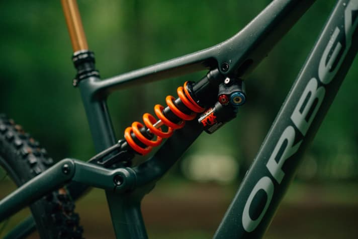 The suspension travel on the shock has increased from 160 to 167 mm.