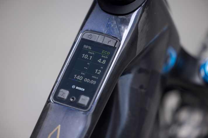 The Bosch Kiox 400C provides a lot of information, easy to read and slimly integrated.