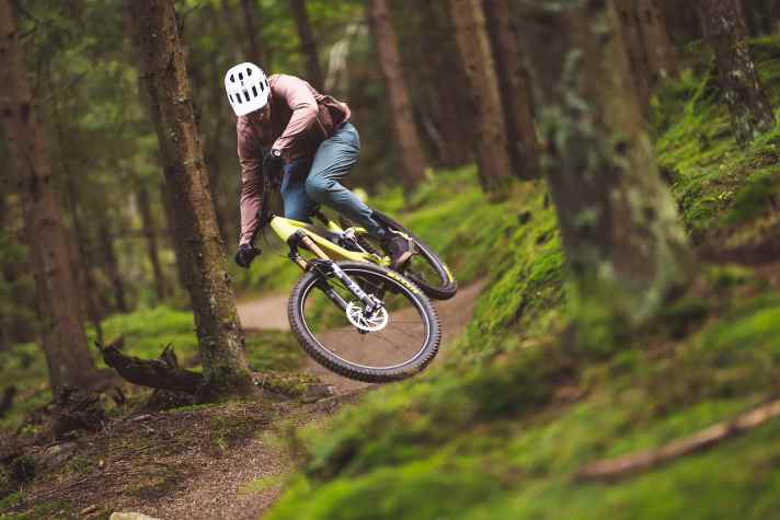 The Orbea Wild blossoms downhill. Despite its massive descending qualities, it doesn't feel sluggish.