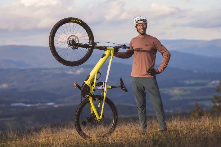Florentin Vesenbeckh, deputy editor-in-chief of BIKE Magazine, with the Orbea Wild M-LTD