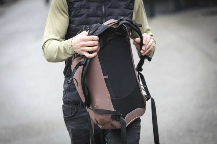 In practice, the rucksack is comfortable to wear, but the ventilation suffers when fully loaded.