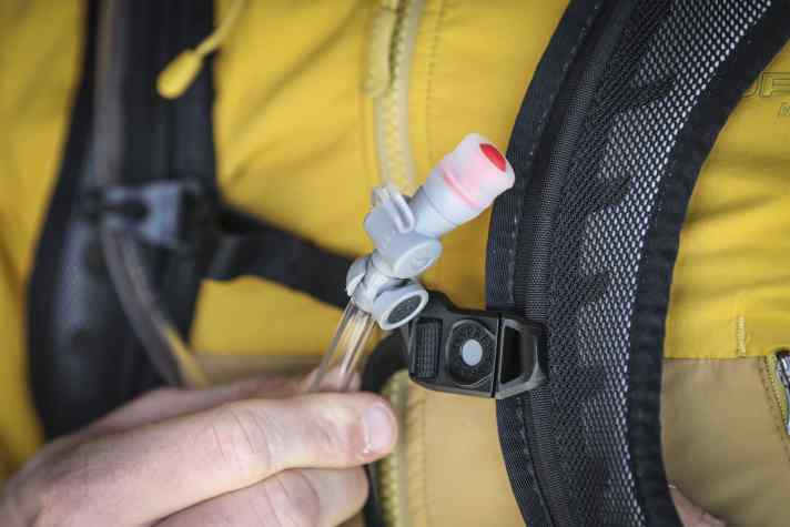 Praktisch: Schlauch und Brustgurt verfügen über eine magnetische Verriegelung und lassen sich leicht bedienen.