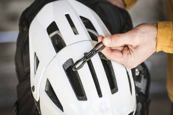 The helmet holder is a clever solution. The clip is quickly attached and fixes the helmet securely to the rucksack.
