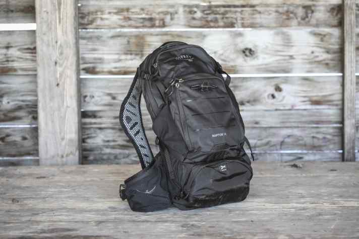 Plenty of storage space and a stable seat - the Raptor 14 is a solid companion for trail and enduro adventures.