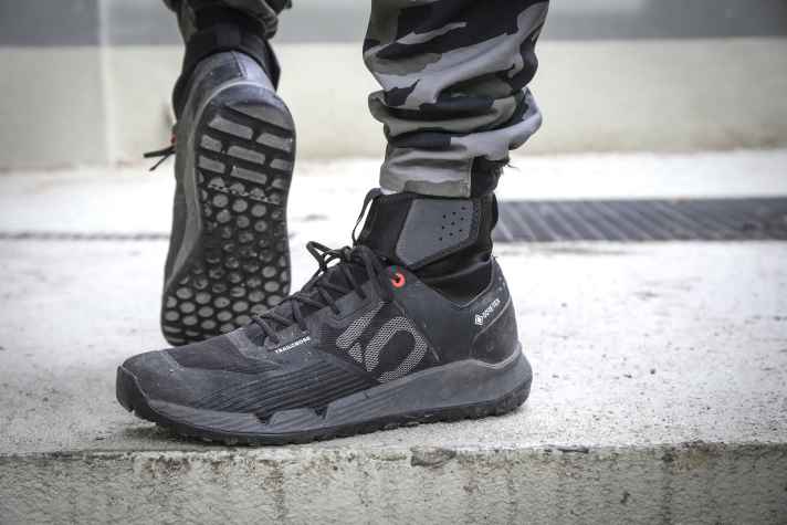 Wenns feucht wird: Five Ten Trailcross GTX.