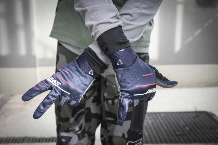 The Leatt Glove DBX 2.0 SubZero.