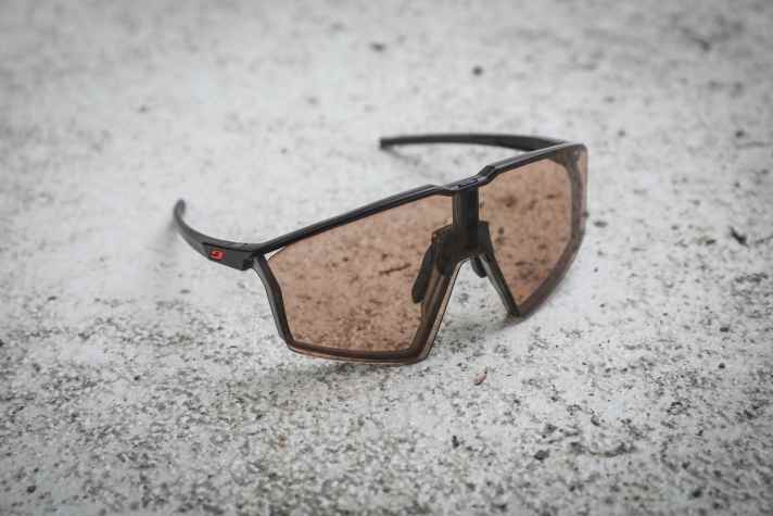 Works with and without the sun: the French label has been making eyewear since 1888. They started out with protective goggles for stonemasons, then came glacier goggles for climbers, and now it's goggles for bikers.