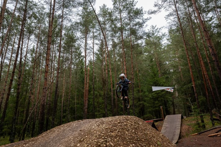 Jumps are Matheo Apel's favourite. Despite his young age, he already dares to tackle bigger gaps.