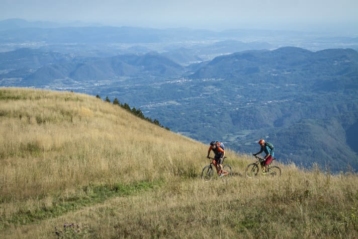 Monte Novegno: Die Auffahrt ist wieder lang (1220 Höhenmeter) und wird gen Ende immer anstrengender, aber die Mühe lohnt sich definitiv.