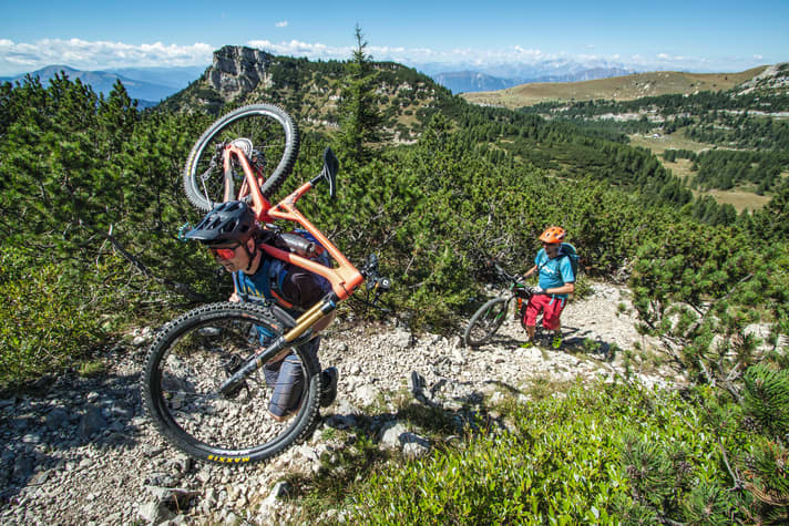Ascent to the Bocchetta delle Corde: 22-year-old Tobi (front) is otherwise only used to climbing more than 1000 metres in one go from the cable car cabin. But he curses under his breath when he learns that the mountain troops once heaved much heavier equipment up here.