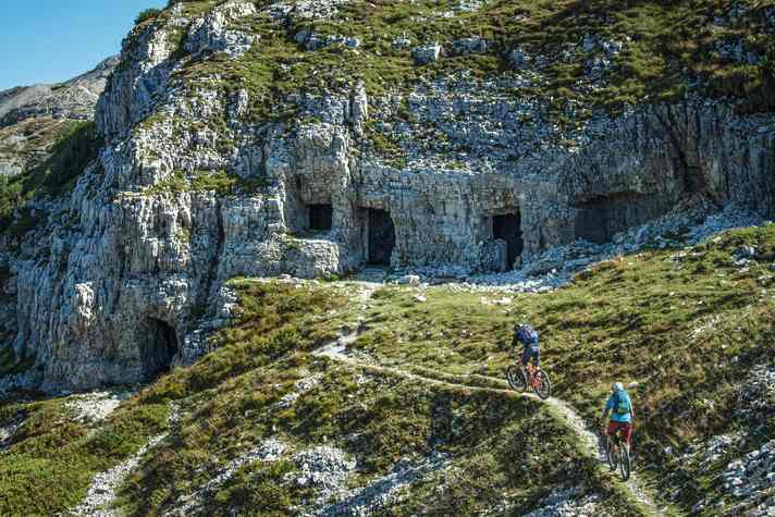 Ridgeway 105 on the Pasubio: experience war trails up close. This 4-day tour in Trentino requires a good level of fitness.