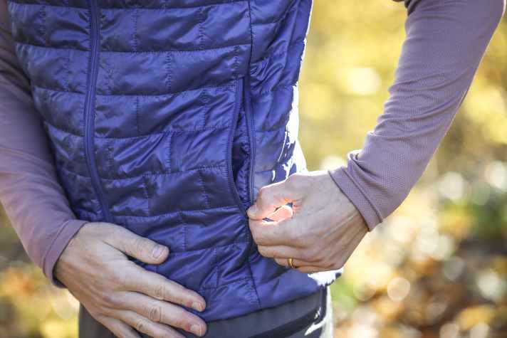 In zwei Zipper-Taschen kann man seine Hände wärmen, alle Reißverschlüsse laufen sehr leichtgängig und lassen sich auch während der Fahrt gut bedienen.