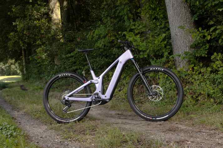 From the drivetrain to the gears, everything works electronically on the Scott Patron 910 for 7699 euros.