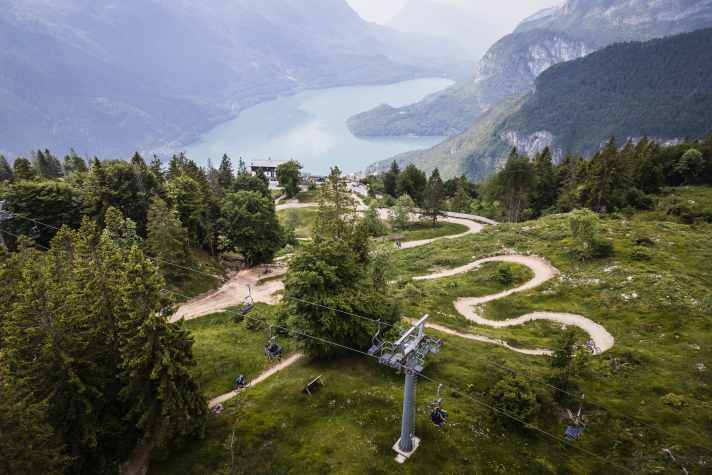 Schon ab Mitte April können Biker in der Region Dolomiti Paganella die Trails unsicher machen.