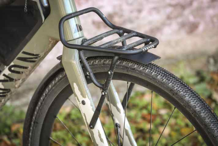 The front rack can be loaded with up to 1.5 kilos and can be supplemented with a rear luggage rack.