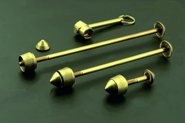 Quick-release axles (2)